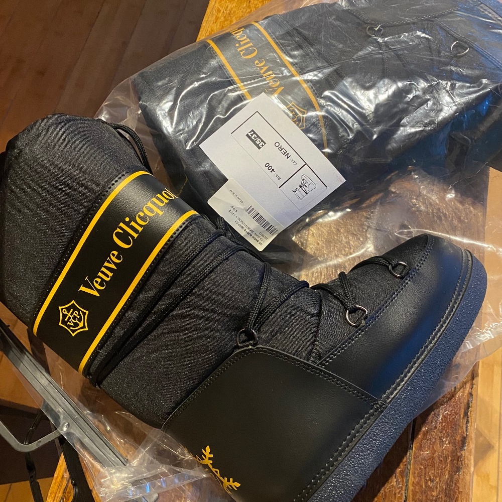 Veuve Clicquot Snow Boots